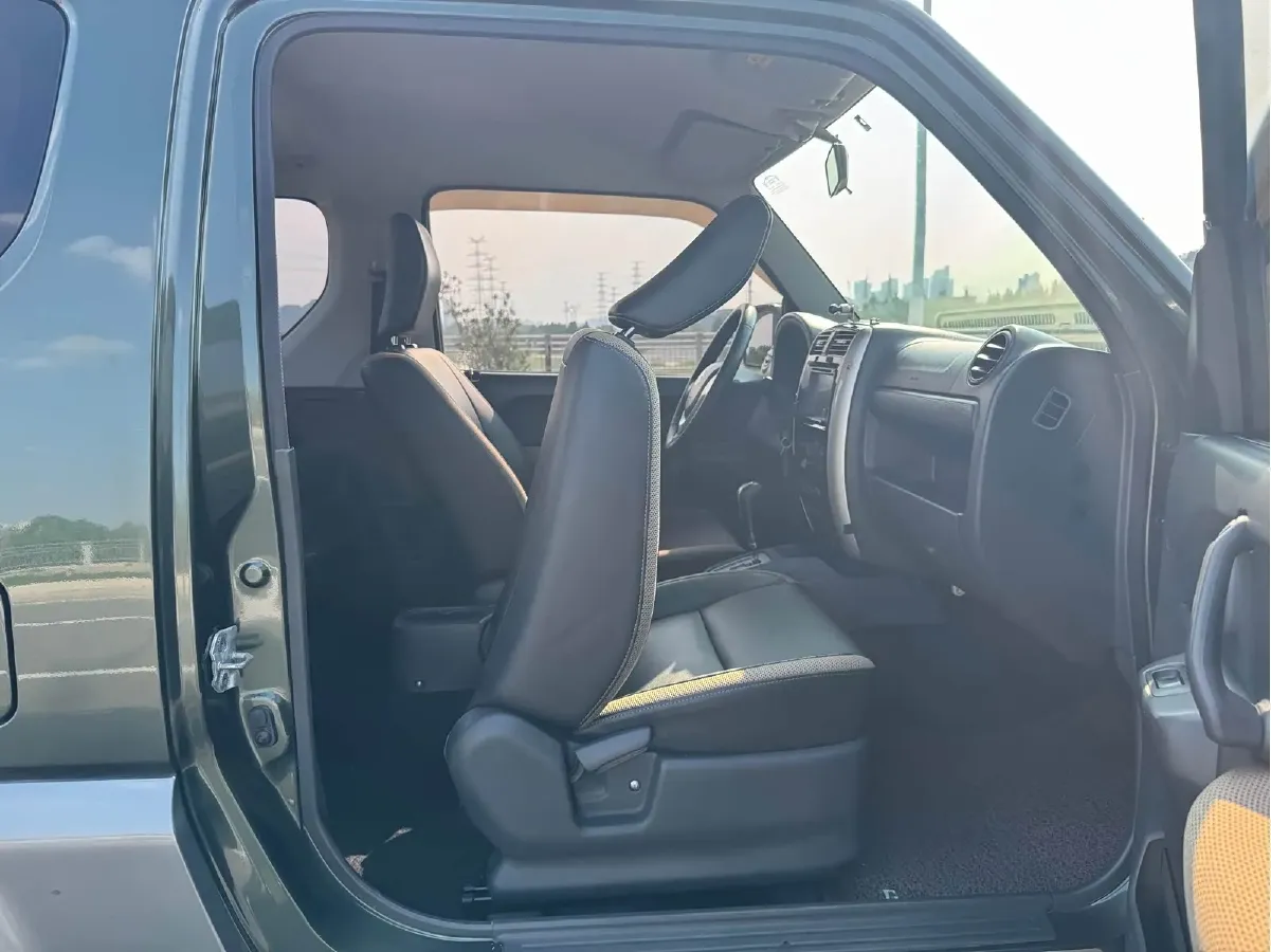 2015 Suzuki Jimny 1.3L 85HP L4 4AT,autocango,china used car exporter,china ev exporter,chinese used car exporter,chinese used ev exporter