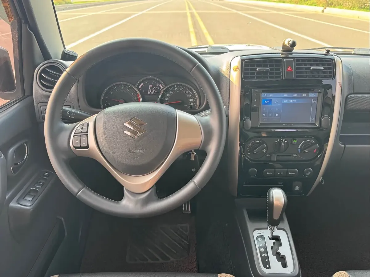 2015 Suzuki Jimny 1.3L 85HP L4 4AT,autocango,china used car exporter,china ev exporter,chinese used car exporter,chinese used ev exporter