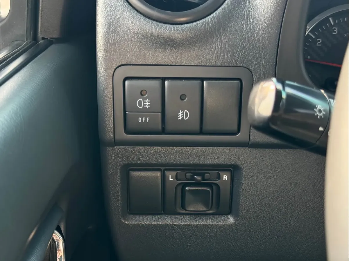 2015 Suzuki Jimny 1.3L 85HP L4 4AT,autocango,china used car exporter,china ev exporter,chinese used car exporter,chinese used ev exporter