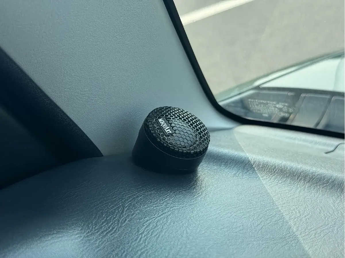 2015 Suzuki Jimny 1.3L 85HP L4 4AT,autocango,china used car exporter,china ev exporter,chinese used car exporter,chinese used ev exporter