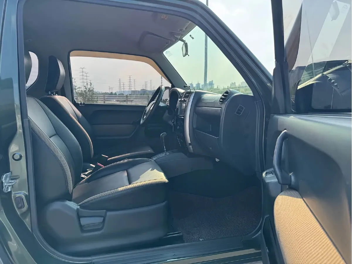 2015 Suzuki Jimny 1.3L 85HP L4 4AT,autocango,china used car exporter,china ev exporter,chinese used car exporter,chinese used ev exporter