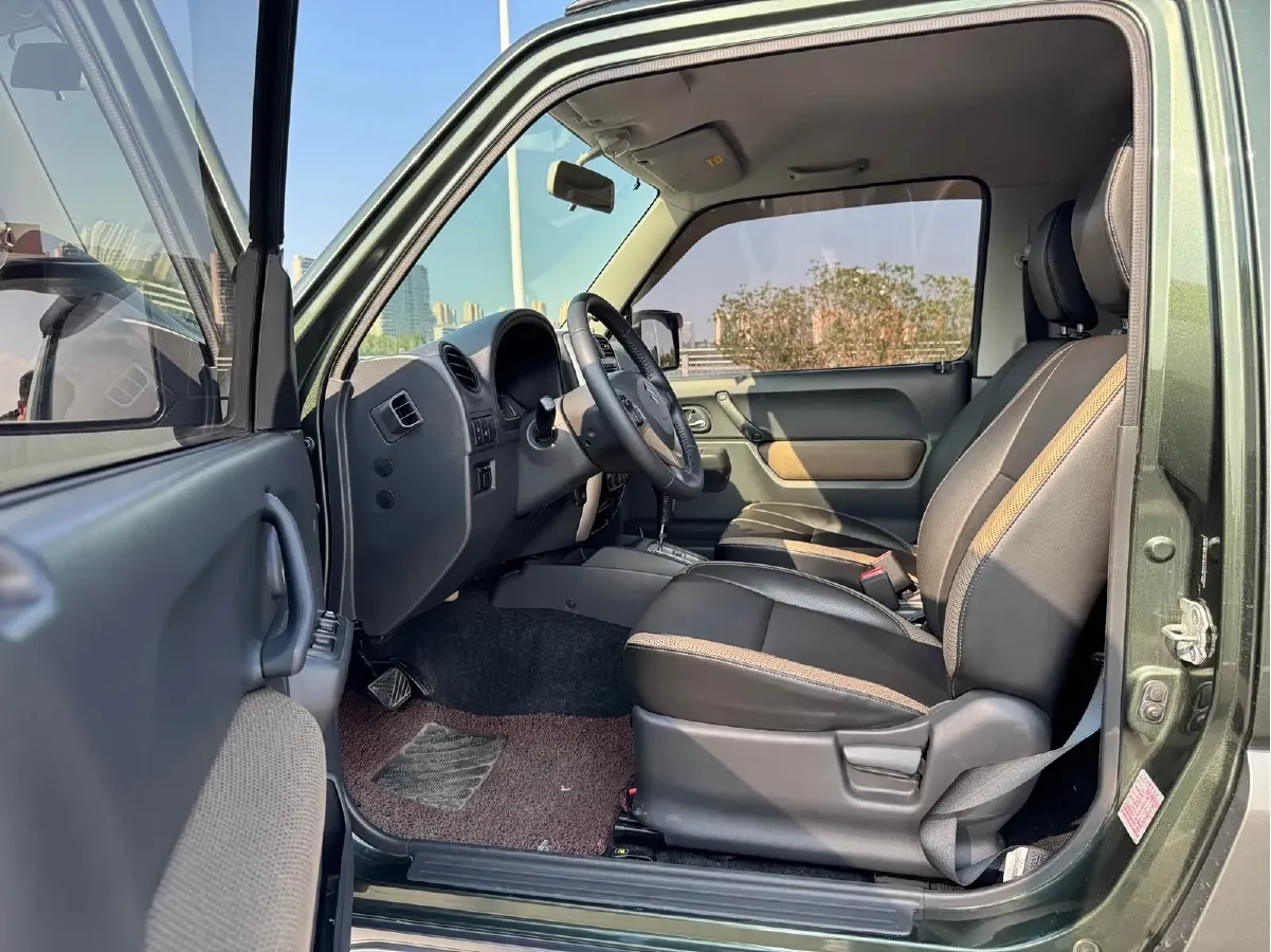 2015 Suzuki Jimny 1.3L 85HP L4 4AT,autocango,china used car exporter,china ev exporter,chinese used car exporter,chinese used ev exporter