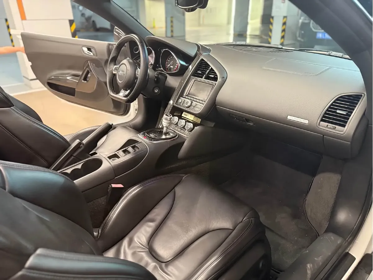 2014 Audi R8 5.2L 525HP V10 7DCT,autocango,china used car exporter,china ev exporter,chinese used car exporter,chinese used ev exporter