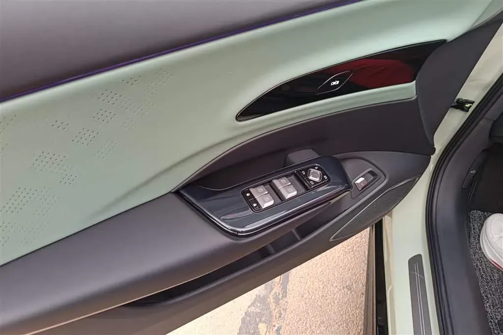 2024 HongQi EH7 BEV 85KWH,autocango,china used car exporter,china ev exporter,chinese used car exporter,chinese used ev exporter