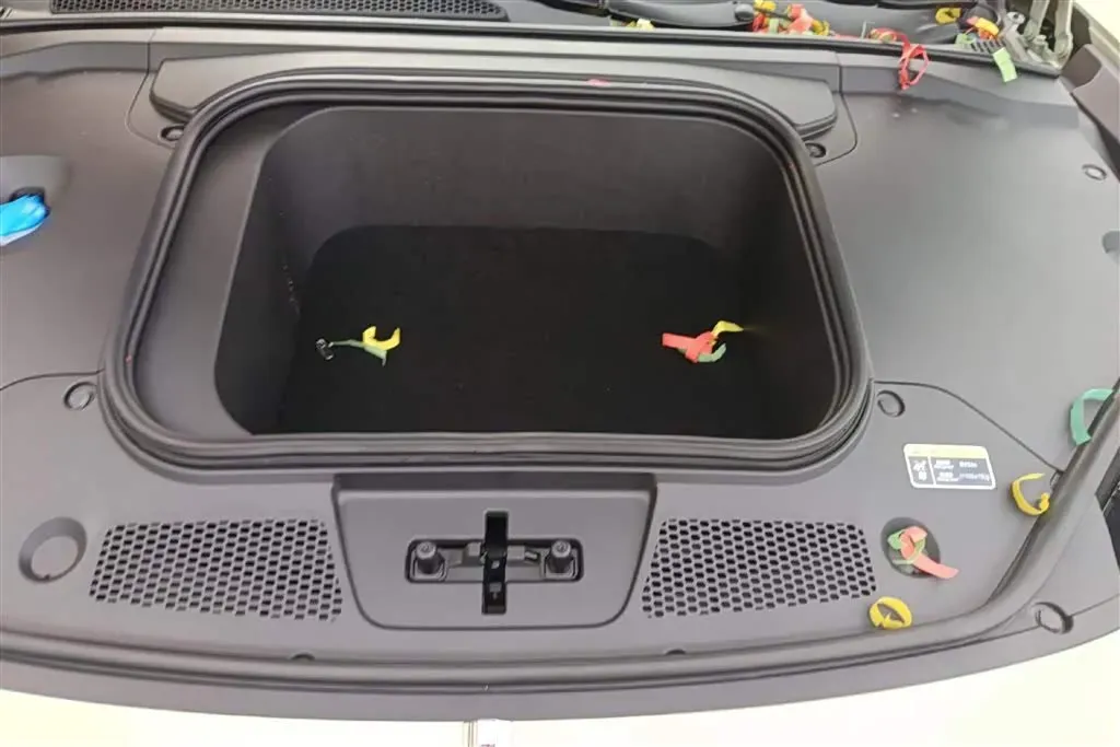 2024 HongQi EH7 BEV 85KWH,autocango,china used car exporter,china ev exporter,chinese used car exporter,chinese used ev exporter