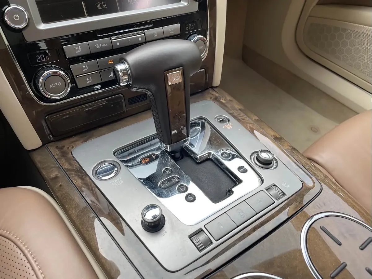 2012 Volkswagen Pheaton 3.6L 280HP V6 6AT,autocango,china used car exporter,china ev exporter,chinese used car exporter,chinese used ev exporter