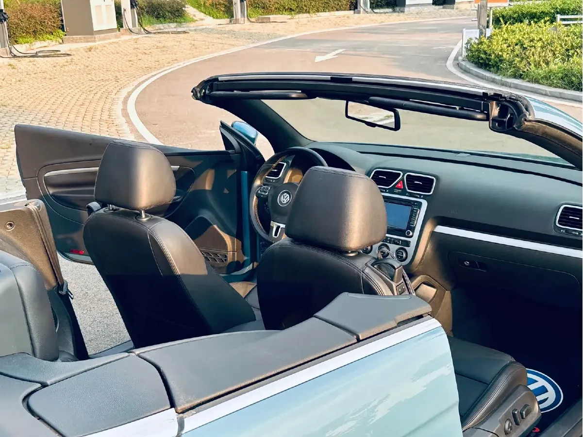 2010 Volkswagen Eos 2.0T 200HP L4 6DCT,autocango,china used car exporter,china ev exporter,chinese used car exporter,chinese used ev exporter