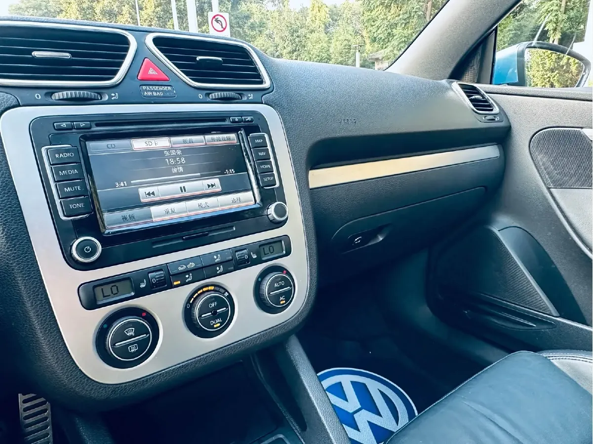 2010 Volkswagen Eos 2.0T 200HP L4 6DCT,autocango,china used car exporter,china ev exporter,chinese used car exporter,chinese used ev exporter