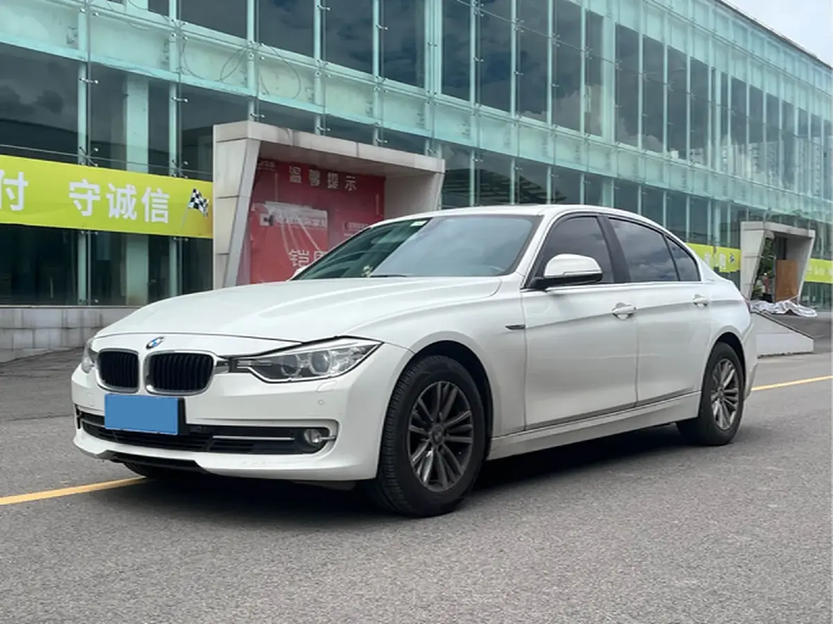 2013 BMW 3 Series 2.0T 184HP L4 8AT