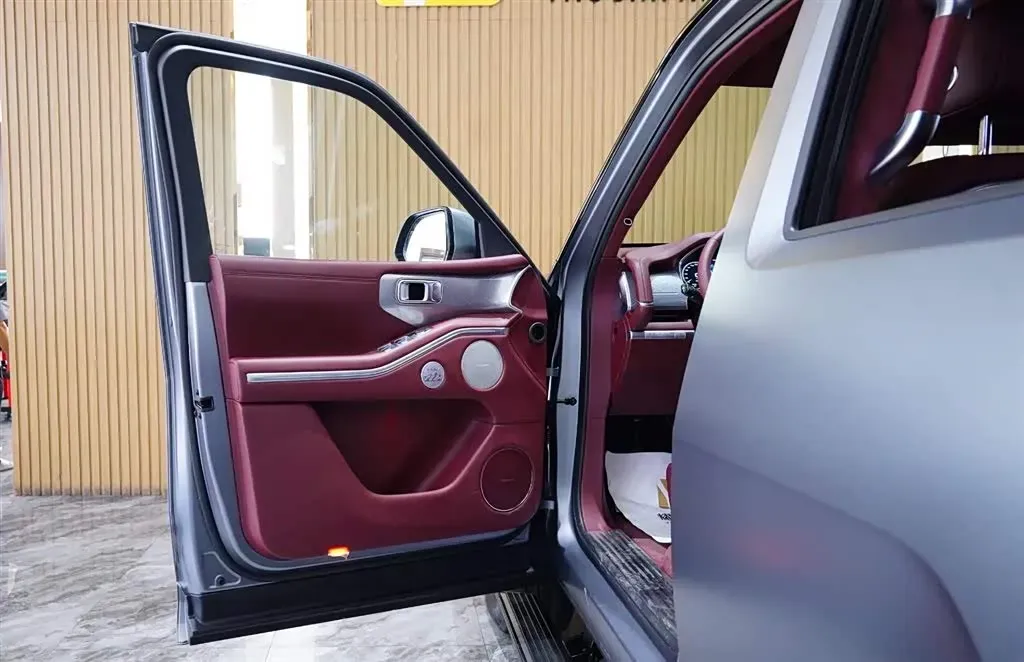 2024 Tank 700 3.0T 360HP V6 9AT PHEV 37.1KWH,autocango,china used car exporter,china ev exporter,chinese used car exporter,chinese used ev exporter