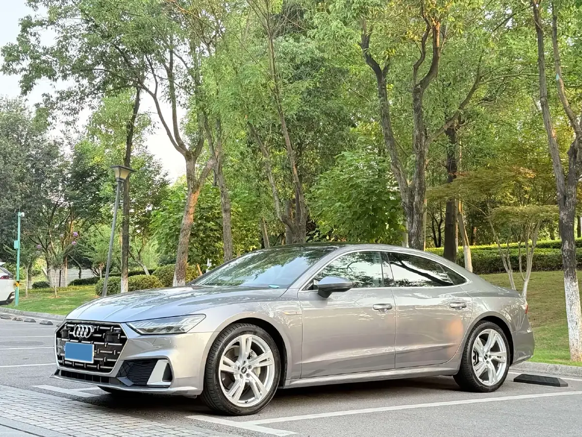 2022 Audi A7L 2.0T 245HP L4 7DCT