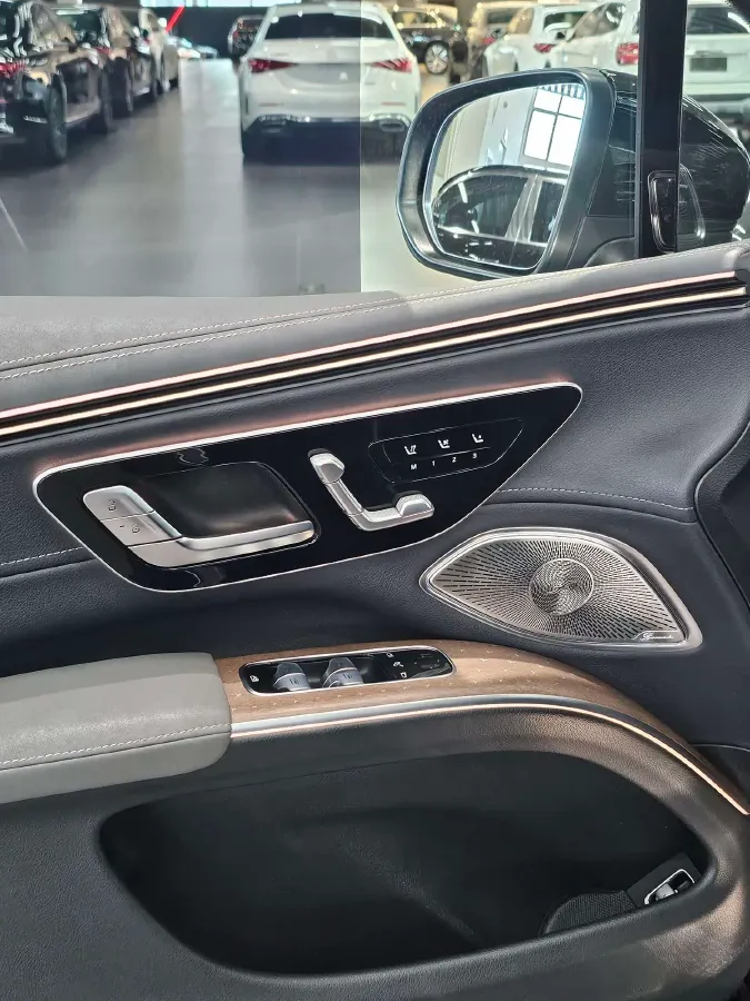 2023 Mercedes-Benz EQS SUV BEV 111.8KWH,autocango,china used car exporter,china ev exporter,chinese used car exporter,chinese used ev exporter