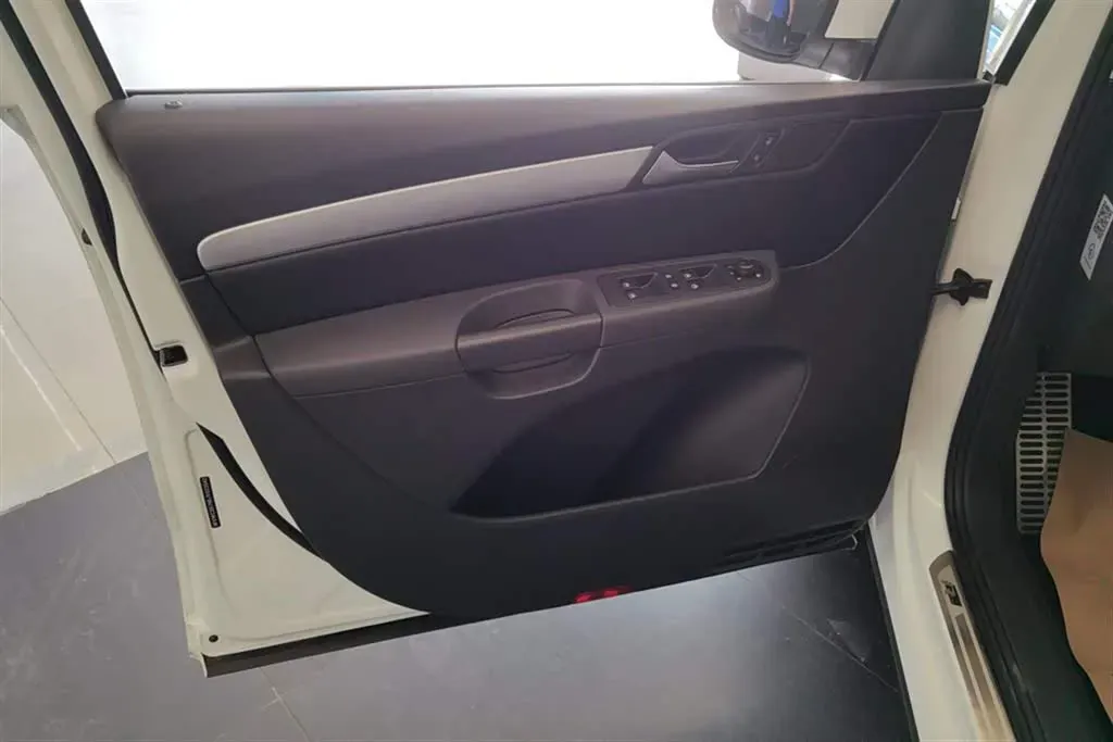 2018 Volkswagen Sharan 2.0T 220HP L4 6DCT,autocango,china used car exporter,china ev exporter,chinese used car exporter,chinese used ev exporter