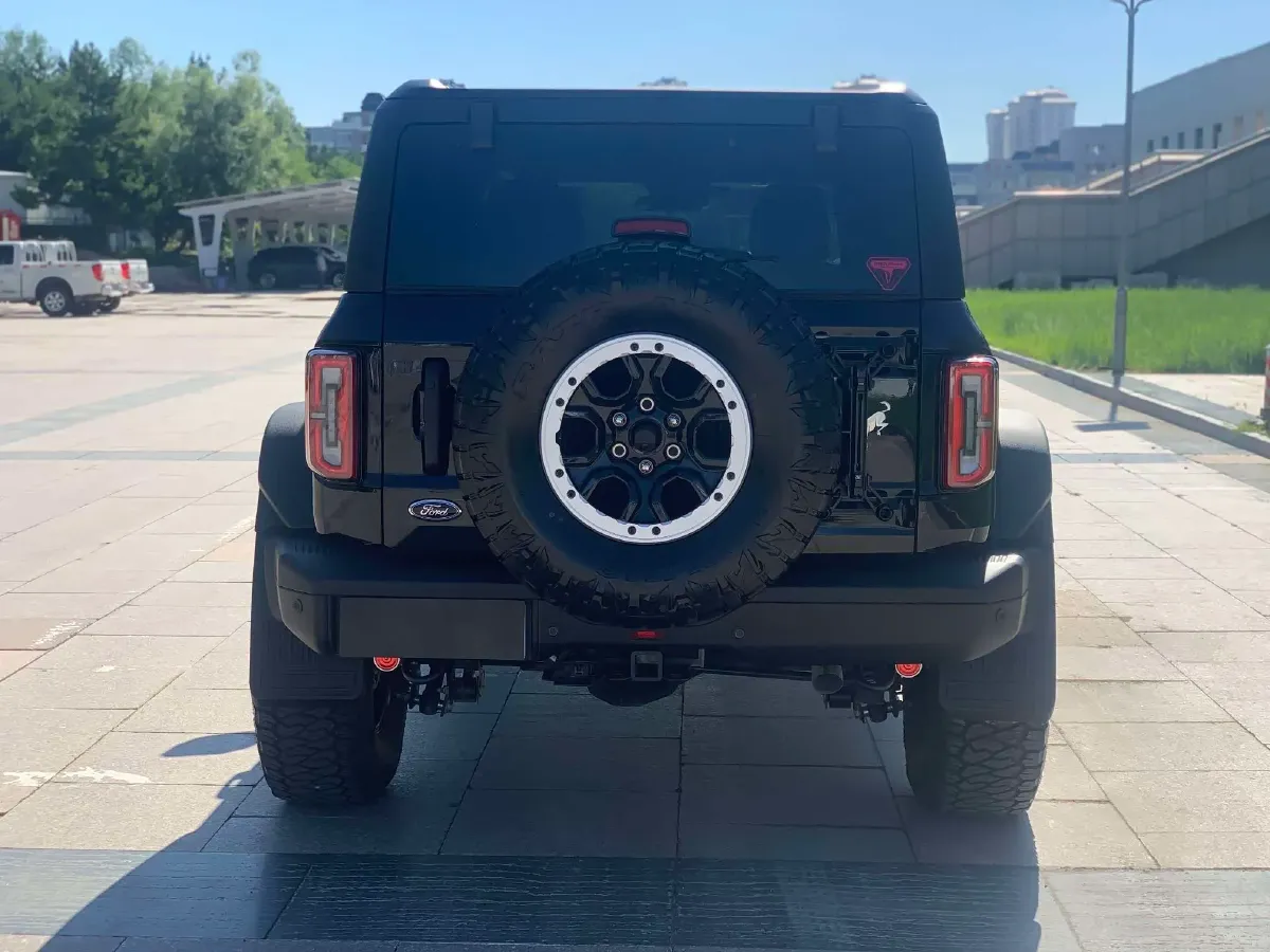 2024 Ford Bronco 2.3T 275HP L4 10AT,autocango,china used car exporter,china ev exporter,chinese used car exporter,chinese used ev exporter