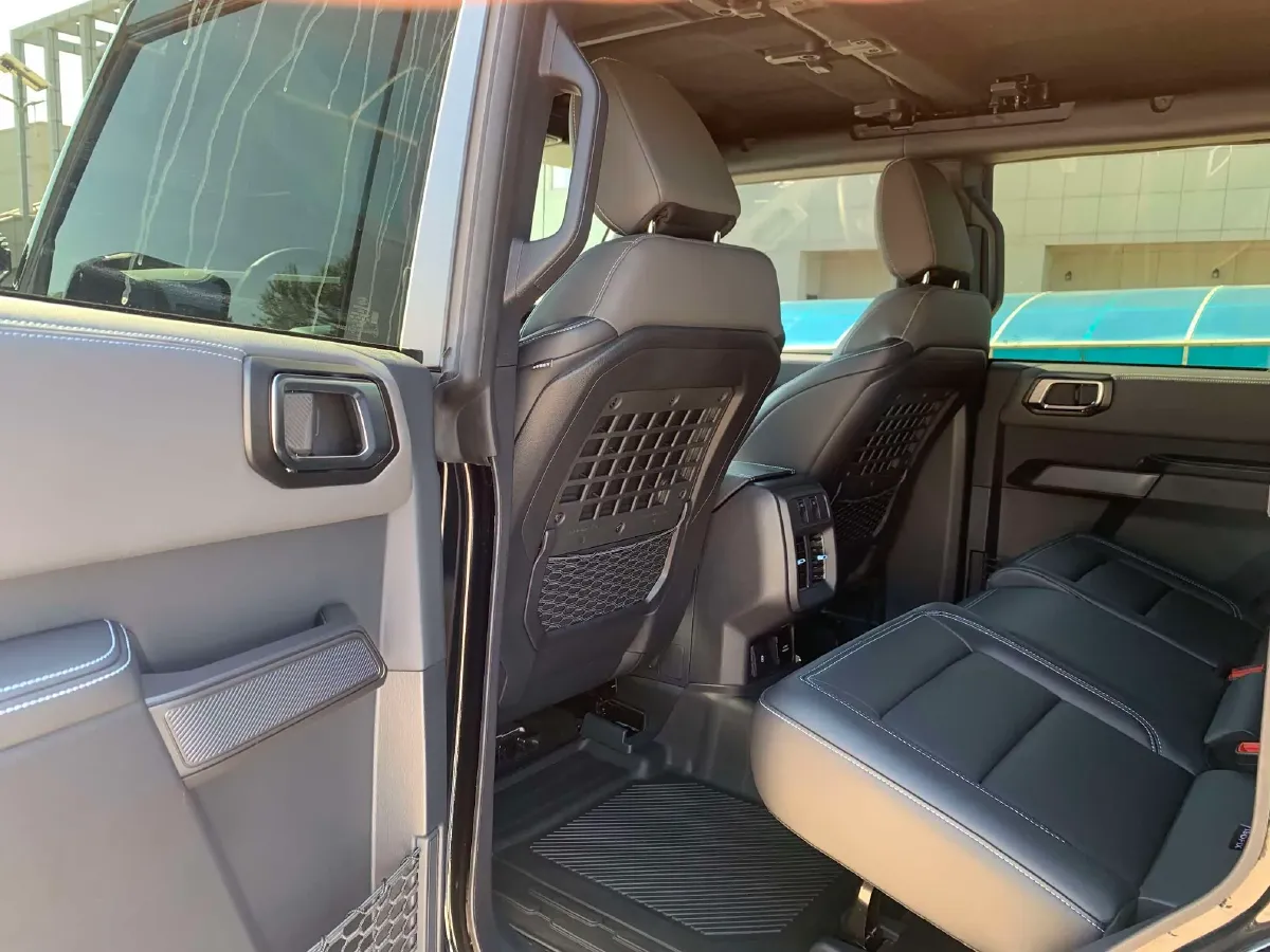 2024 Ford Bronco 2.3T 275HP L4 10AT,autocango,china used car exporter,china ev exporter,chinese used car exporter,chinese used ev exporter