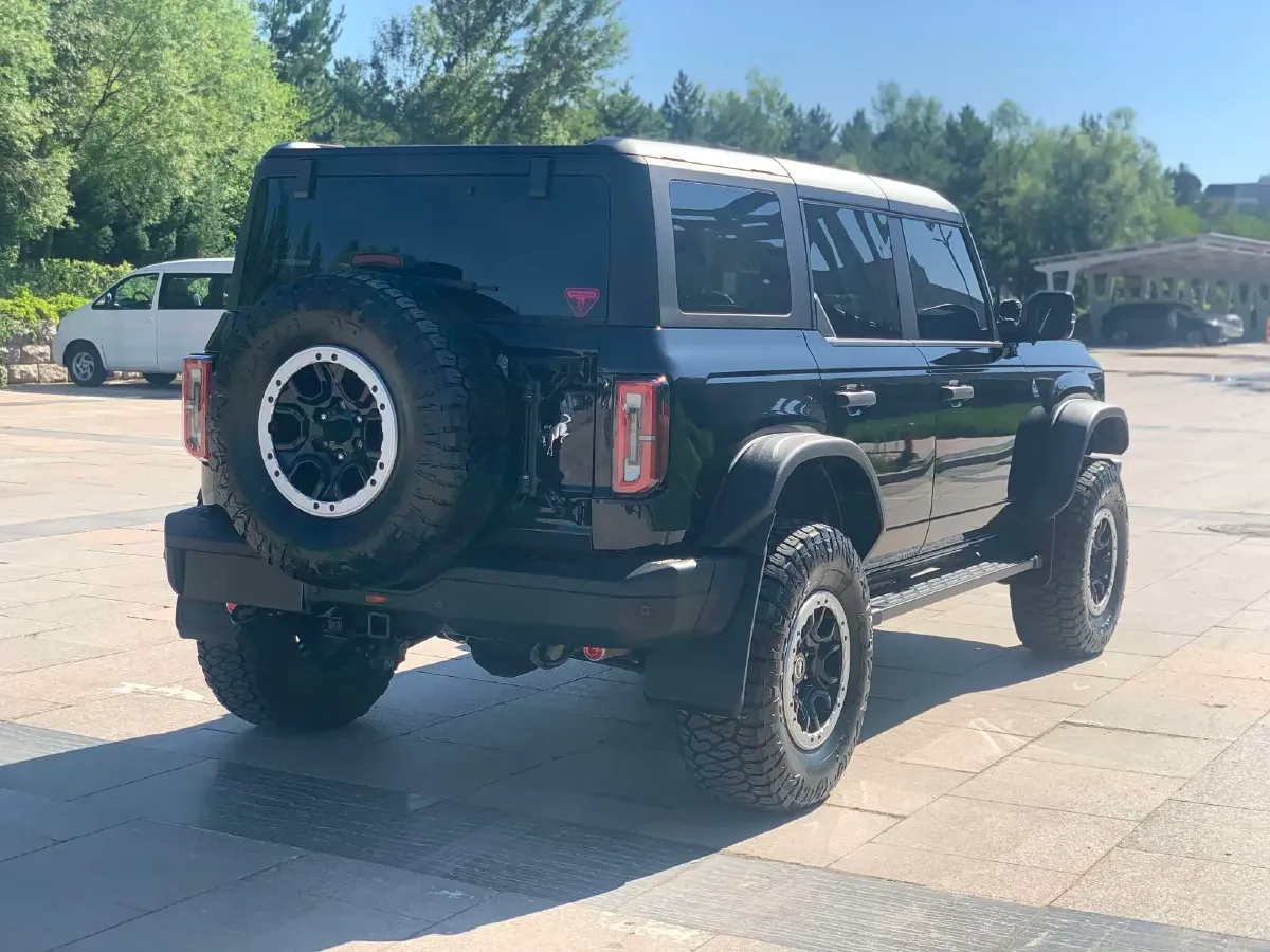 2024 Ford Bronco 2.3T 275HP L4 10AT,autocango,china used car exporter,china ev exporter,chinese used car exporter,chinese used ev exporter