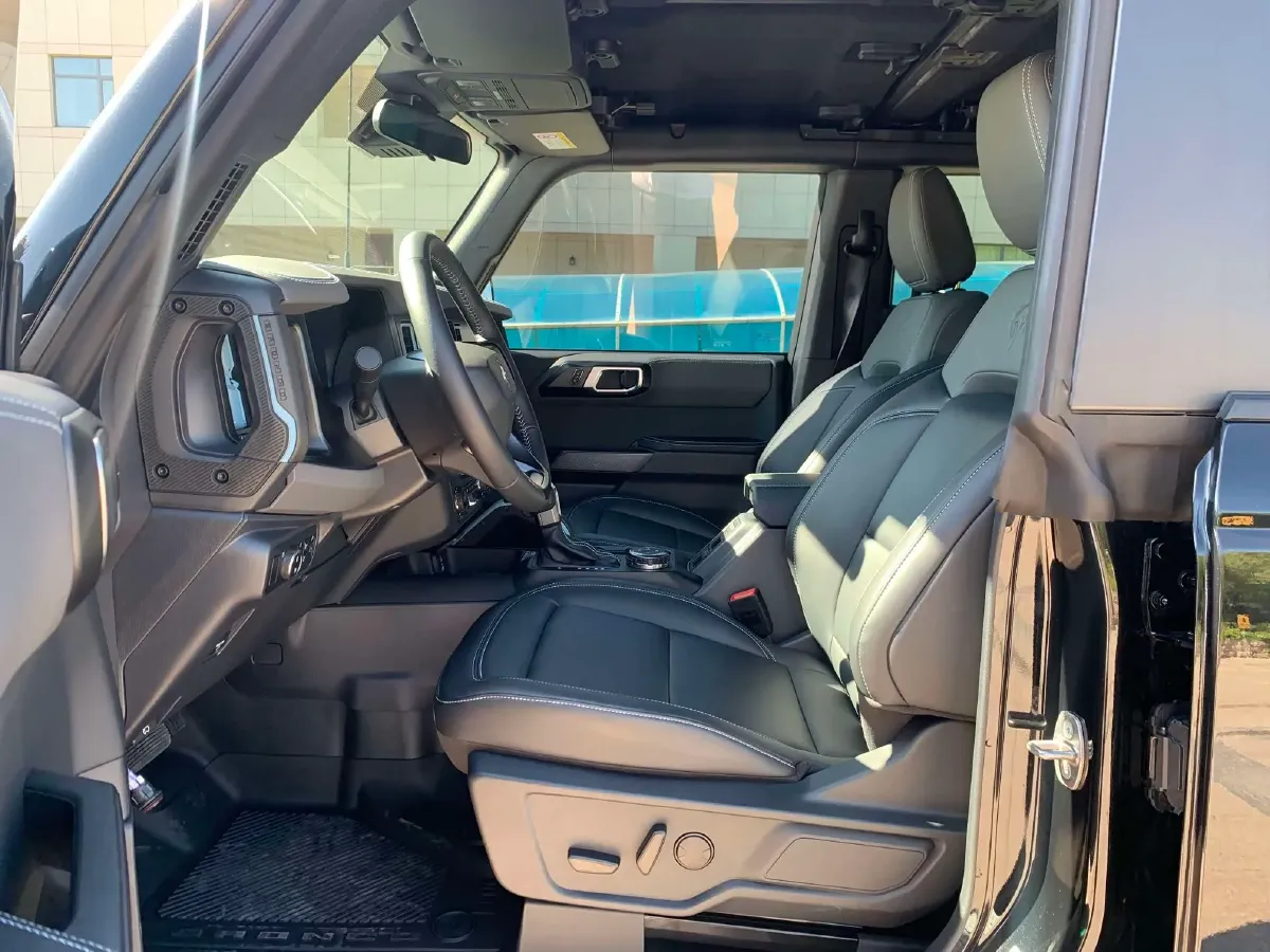 2024 Ford Bronco 2.3T 275HP L4 10AT,autocango,china used car exporter,china ev exporter,chinese used car exporter,chinese used ev exporter