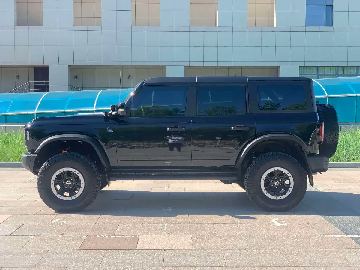 2024 Ford Bronco 2.3T 275HP L4 10AT,autocango,china used car exporter,china ev exporter,chinese used car exporter,chinese used ev exporter