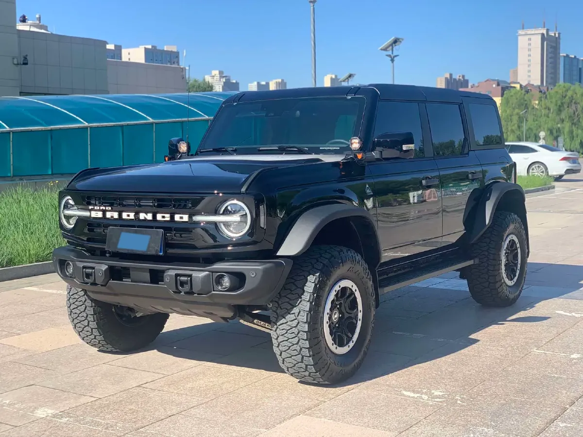 2024 Ford Bronco 2.3T 275HP L4 10AT,autocango,china used car exporter,china ev exporter,chinese used car exporter,chinese used ev exporter