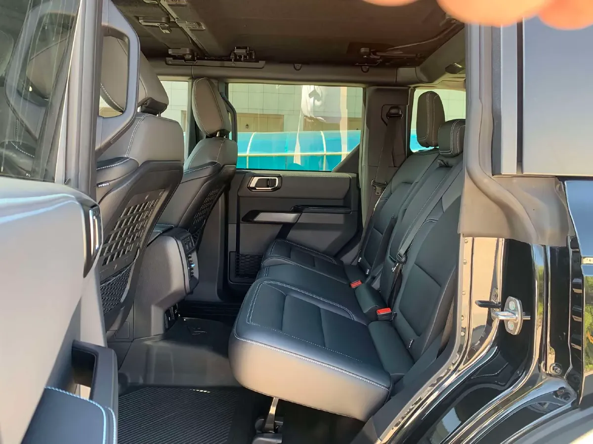 2024 Ford Bronco 2.3T 275HP L4 10AT,autocango,china used car exporter,china ev exporter,chinese used car exporter,chinese used ev exporter