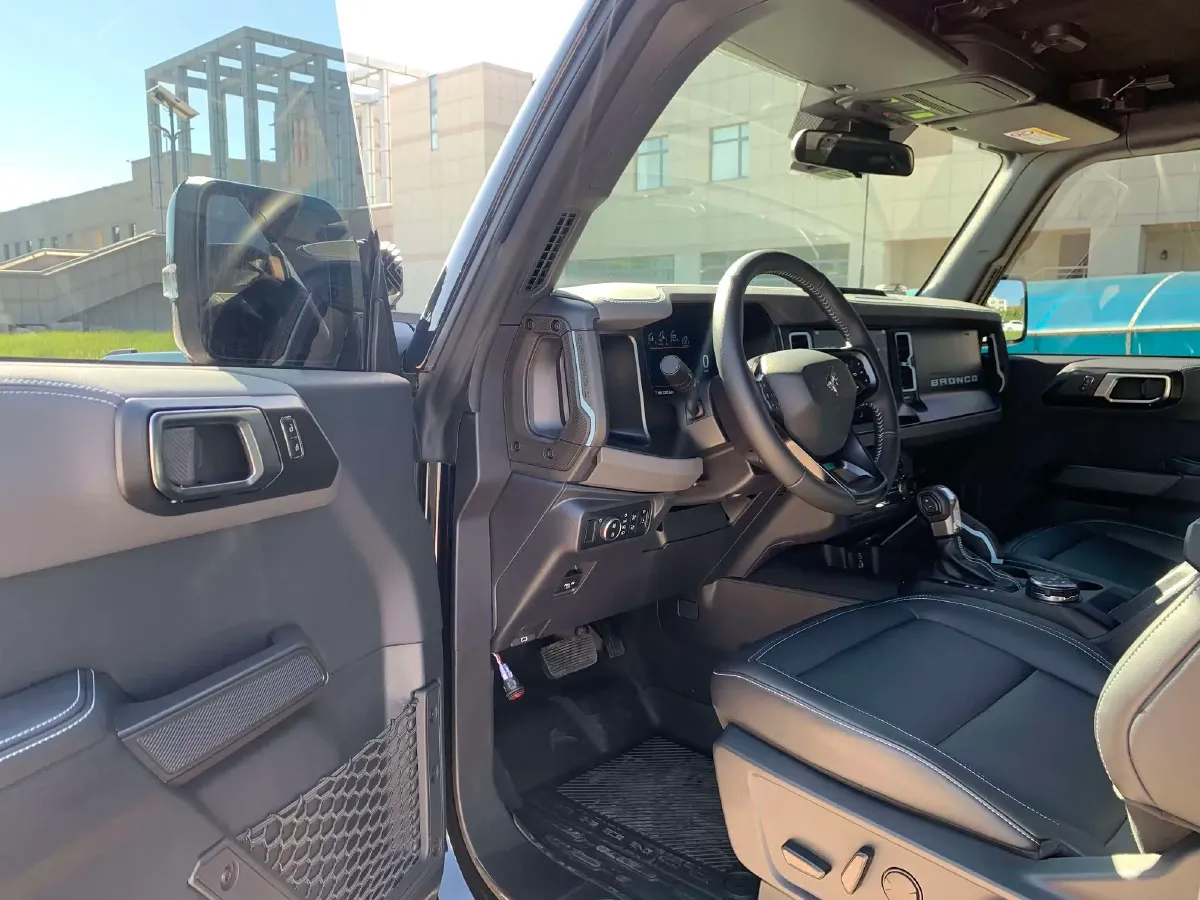 2024 Ford Bronco 2.3T 275HP L4 10AT,autocango,china used car exporter,china ev exporter,chinese used car exporter,chinese used ev exporter