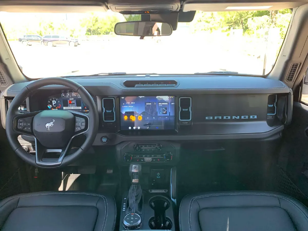 2024 Ford Bronco 2.3T 275HP L4 10AT,autocango,china used car exporter,china ev exporter,chinese used car exporter,chinese used ev exporter