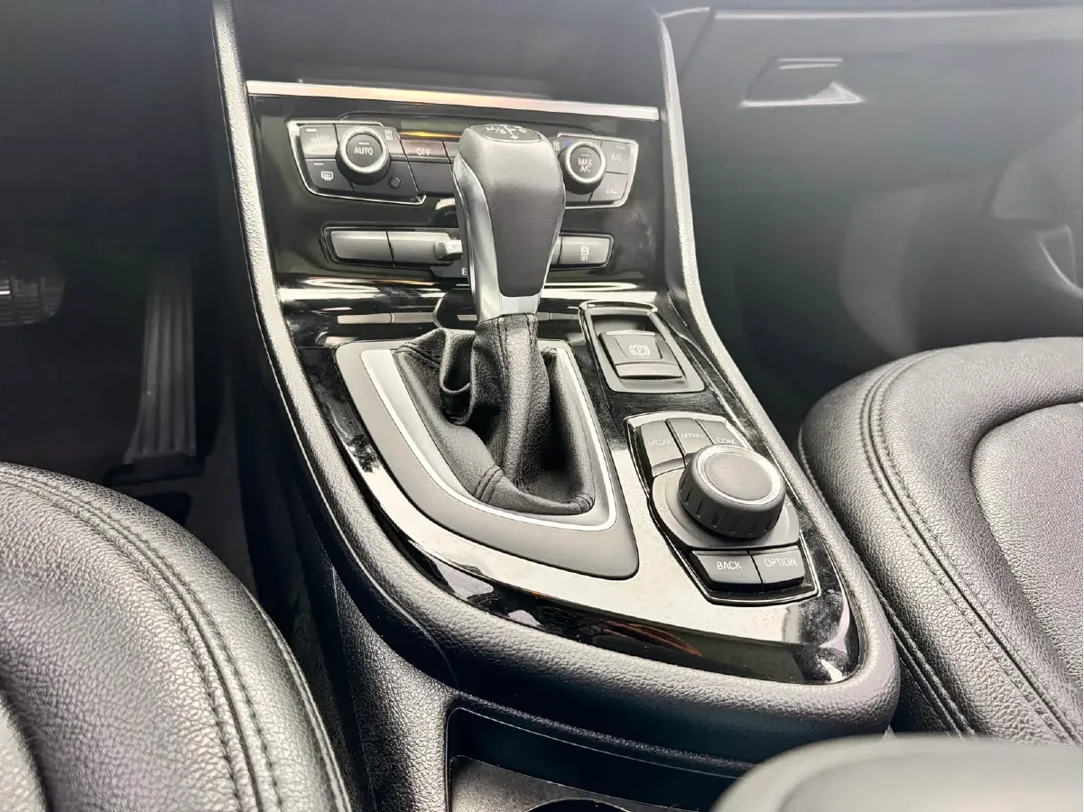 2016 BMW 2 Series Wagon 1.5T 136HP L3 6AT,autocango,china used car exporter,china ev exporter,chinese used car exporter,chinese used ev exporter