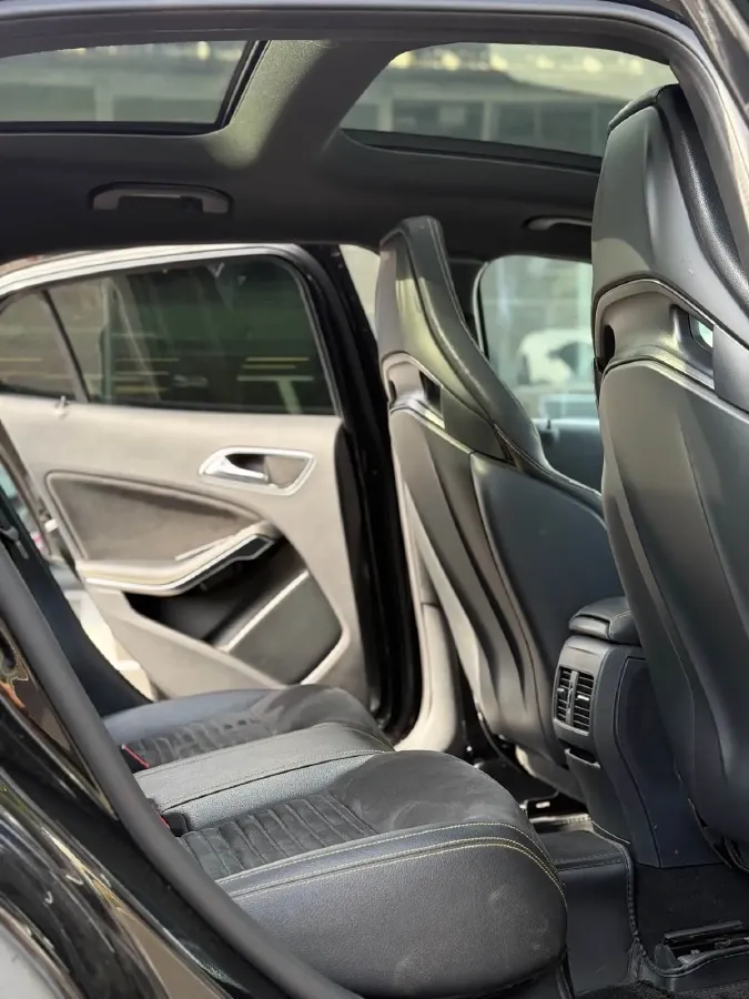 2017 Mercedes-Benz GLA AMG 2.0T 381HP L4 7DCT,autocango,china used car exporter,china ev exporter,chinese used car exporter,chinese used ev exporter