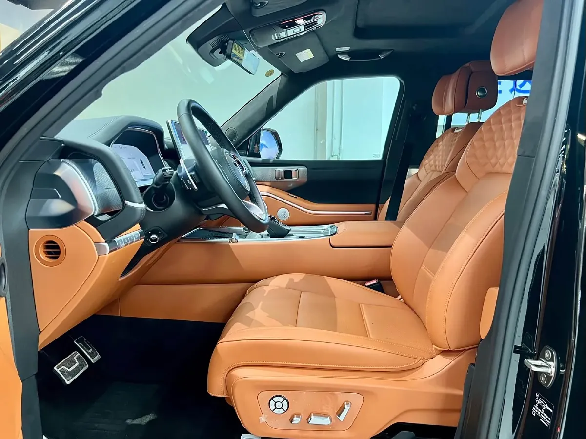 2024 Tank 700 3.0T 360HP V6 9AT PHEV 37.1KWH,autocango,china used car exporter,china ev exporter,chinese used car exporter,chinese used ev exporter