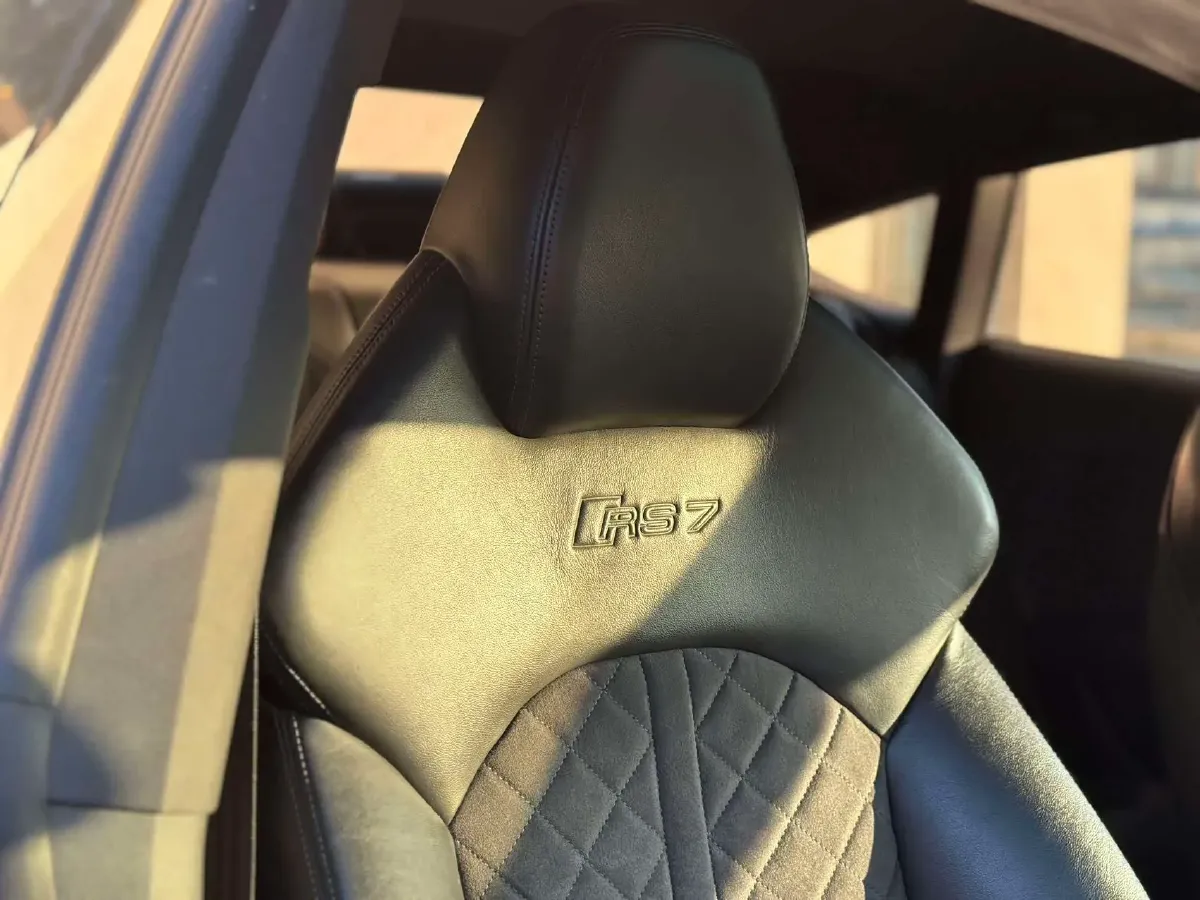 2016 Audi RS 7 4.0T 560HP V8 8AT,autocango,china used car exporter,china ev exporter,chinese used car exporter,chinese used ev exporter