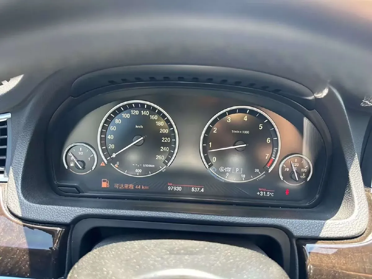 2014 BMW 5 Series GT 3.0T 306HP L6 8AT,autocango,china used car exporter,china ev exporter,chinese used car exporter,chinese used ev exporter