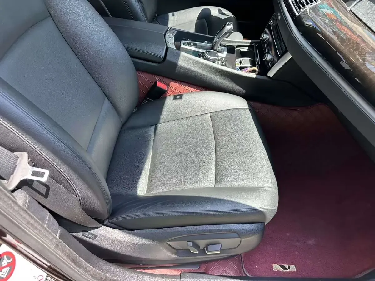 2014 BMW 5 Series GT 3.0T 306HP L6 8AT,autocango,china used car exporter,china ev exporter,chinese used car exporter,chinese used ev exporter