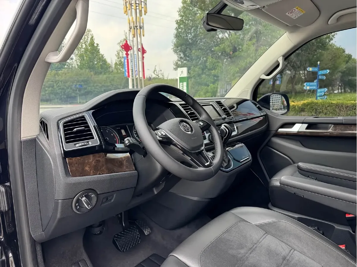 2019 Volkswagen Multivan 2.0T 204HP L4 7DCT,autocango,china used car exporter,china ev exporter,chinese used car exporter,chinese used ev exporter