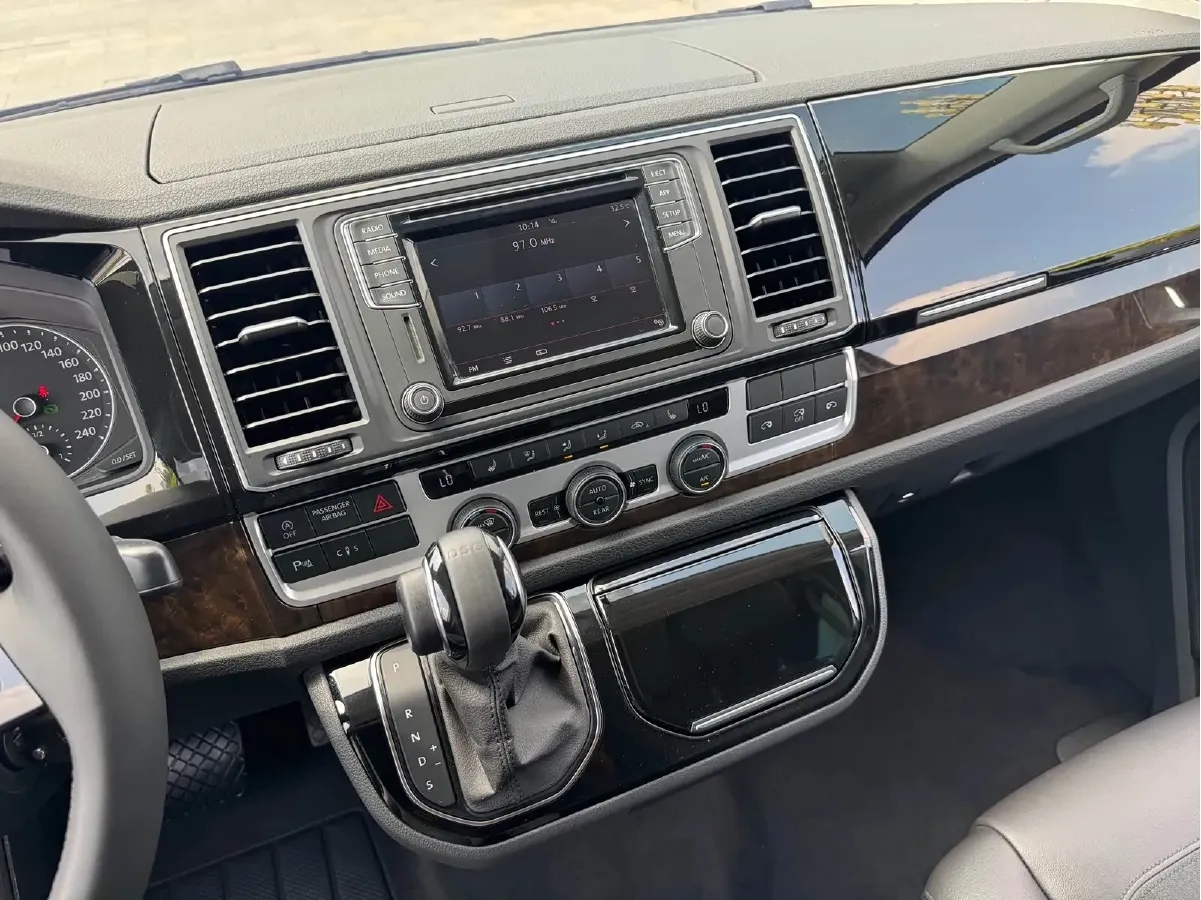 2019 Volkswagen Multivan 2.0T 204HP L4 7DCT,autocango,china used car exporter,china ev exporter,chinese used car exporter,chinese used ev exporter