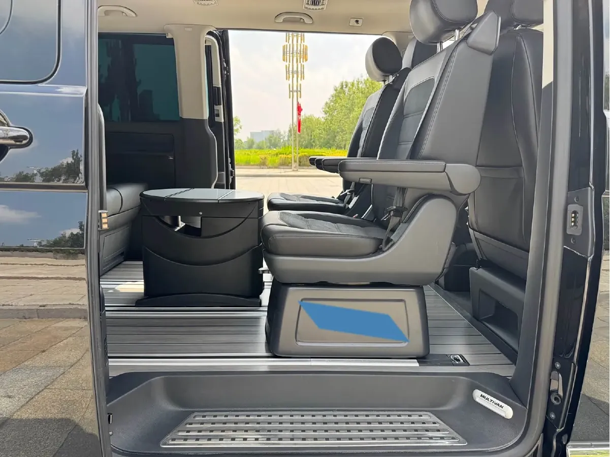 2019 Volkswagen Multivan 2.0T 204HP L4 7DCT,autocango,china used car exporter,china ev exporter,chinese used car exporter,chinese used ev exporter