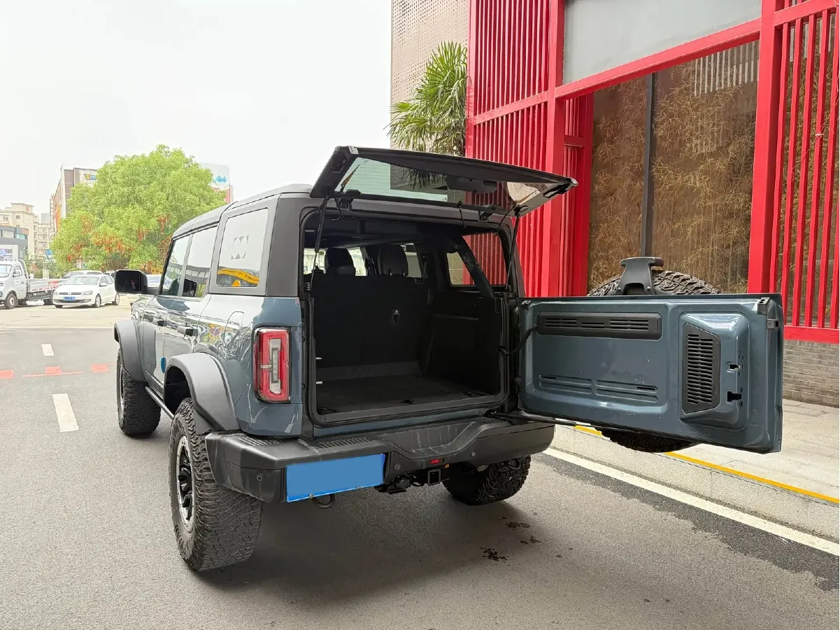 2024 Ford Bronco 2.3T 275HP L4 10AT,autocango,china used car exporter,china ev exporter,chinese used car exporter,chinese used ev exporter