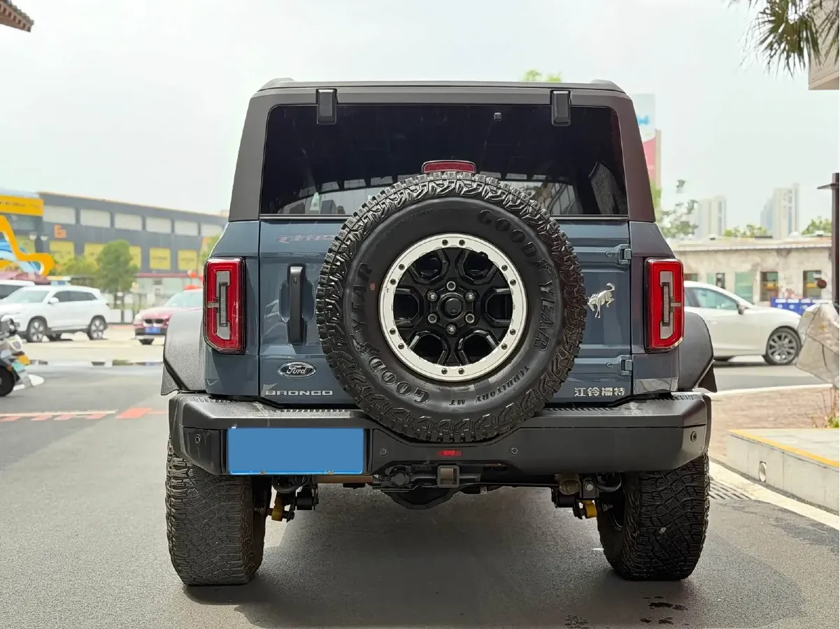 2024 Ford Bronco 2.3T 275HP L4 10AT,autocango,china used car exporter,china ev exporter,chinese used car exporter,chinese used ev exporter