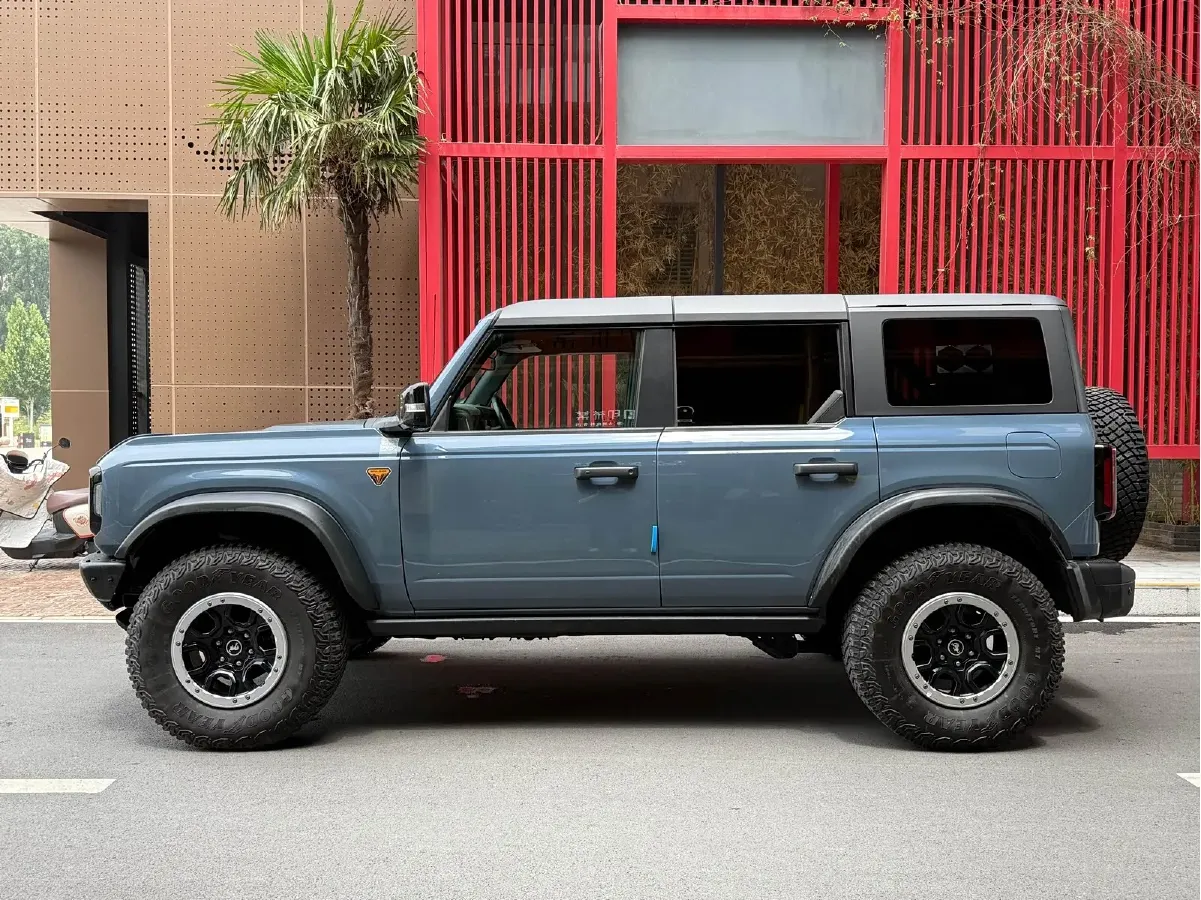 2024 Ford Bronco 2.3T 275HP L4 10AT,autocango,china used car exporter,china ev exporter,chinese used car exporter,chinese used ev exporter