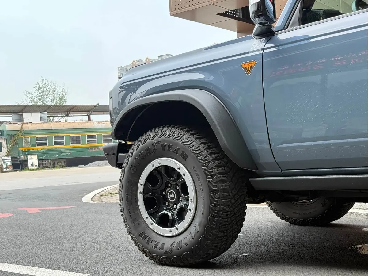 2024 Ford Bronco 2.3T 275HP L4 10AT,autocango,china used car exporter,china ev exporter,chinese used car exporter,chinese used ev exporter