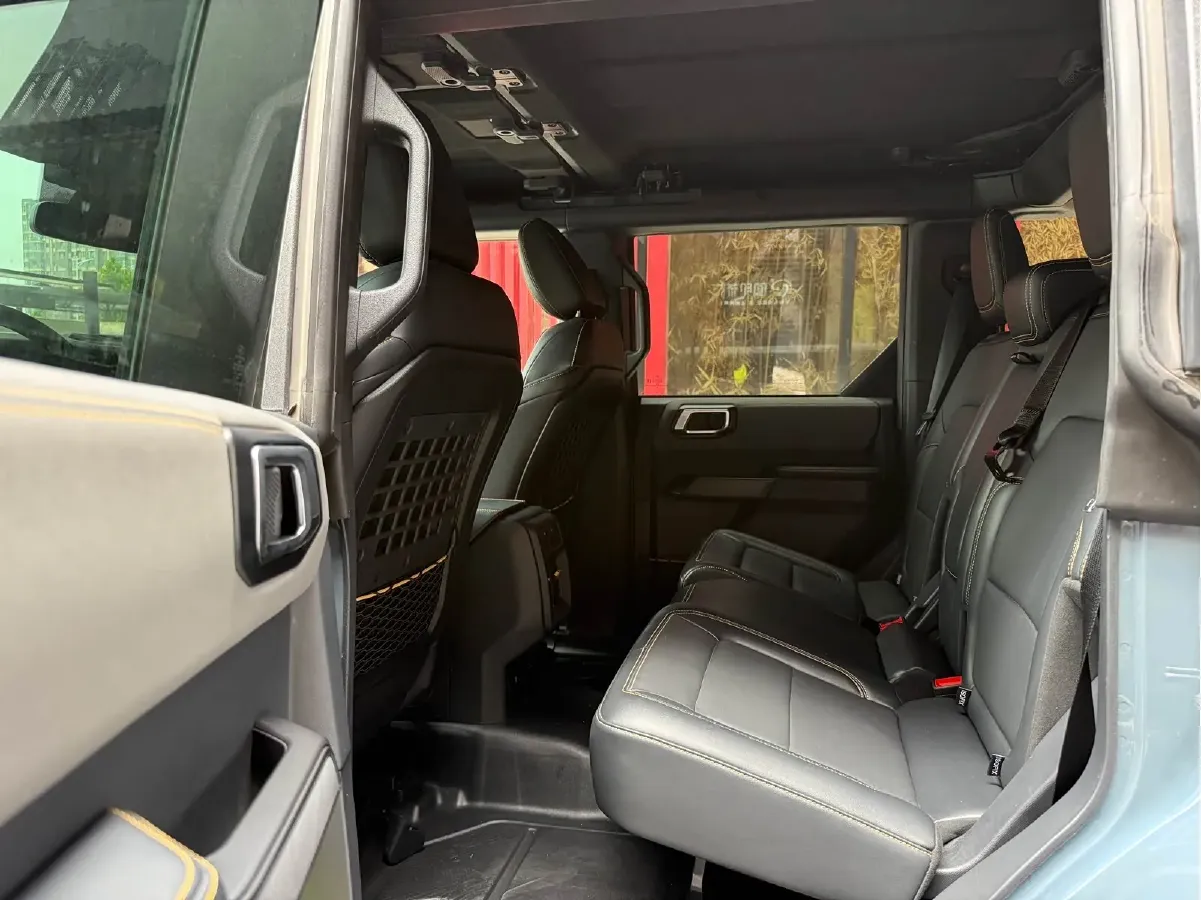 2024 Ford Bronco 2.3T 275HP L4 10AT,autocango,china used car exporter,china ev exporter,chinese used car exporter,chinese used ev exporter