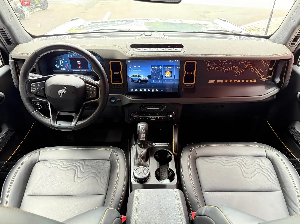 2024 Ford Bronco 2.3T 275HP L4 10AT,autocango,china used car exporter,china ev exporter,chinese used car exporter,chinese used ev exporter