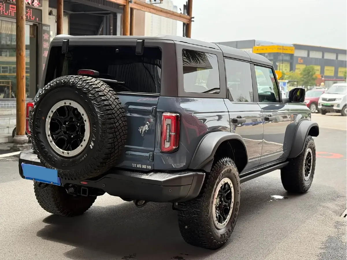 2024 Ford Bronco 2.3T 275HP L4 10AT,autocango,china used car exporter,china ev exporter,chinese used car exporter,chinese used ev exporter