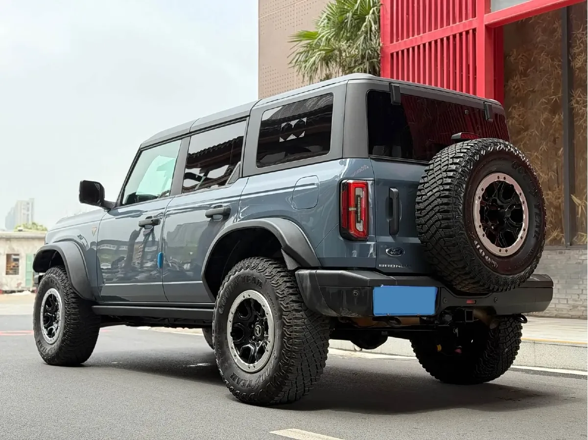 2024 Ford Bronco 2.3T 275HP L4 10AT,autocango,china used car exporter,china ev exporter,chinese used car exporter,chinese used ev exporter