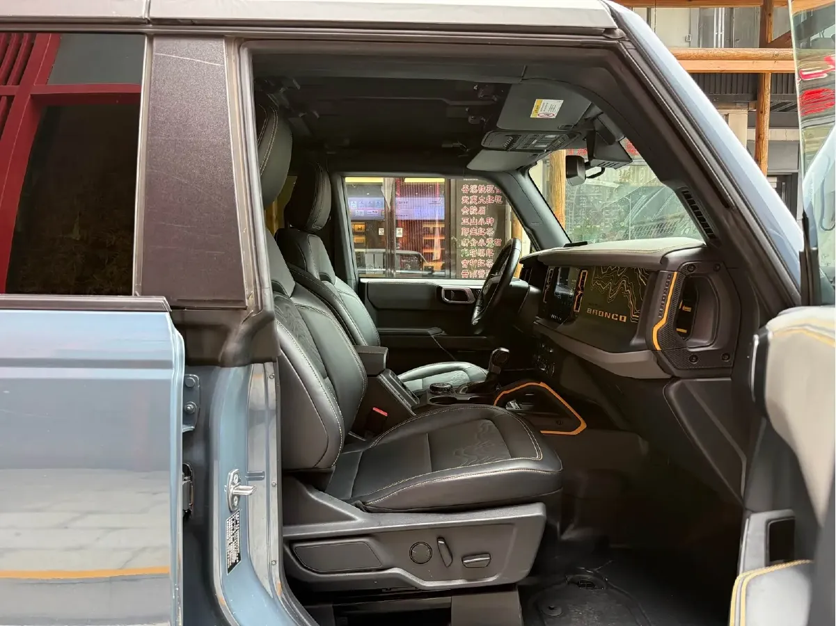 2024 Ford Bronco 2.3T 275HP L4 10AT,autocango,china used car exporter,china ev exporter,chinese used car exporter,chinese used ev exporter