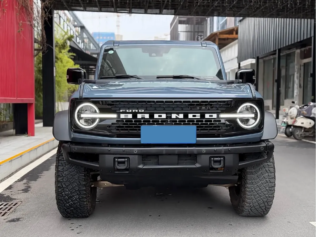 2024 Ford Bronco 2.3T 275HP L4 10AT,autocango,china used car exporter,china ev exporter,chinese used car exporter,chinese used ev exporter