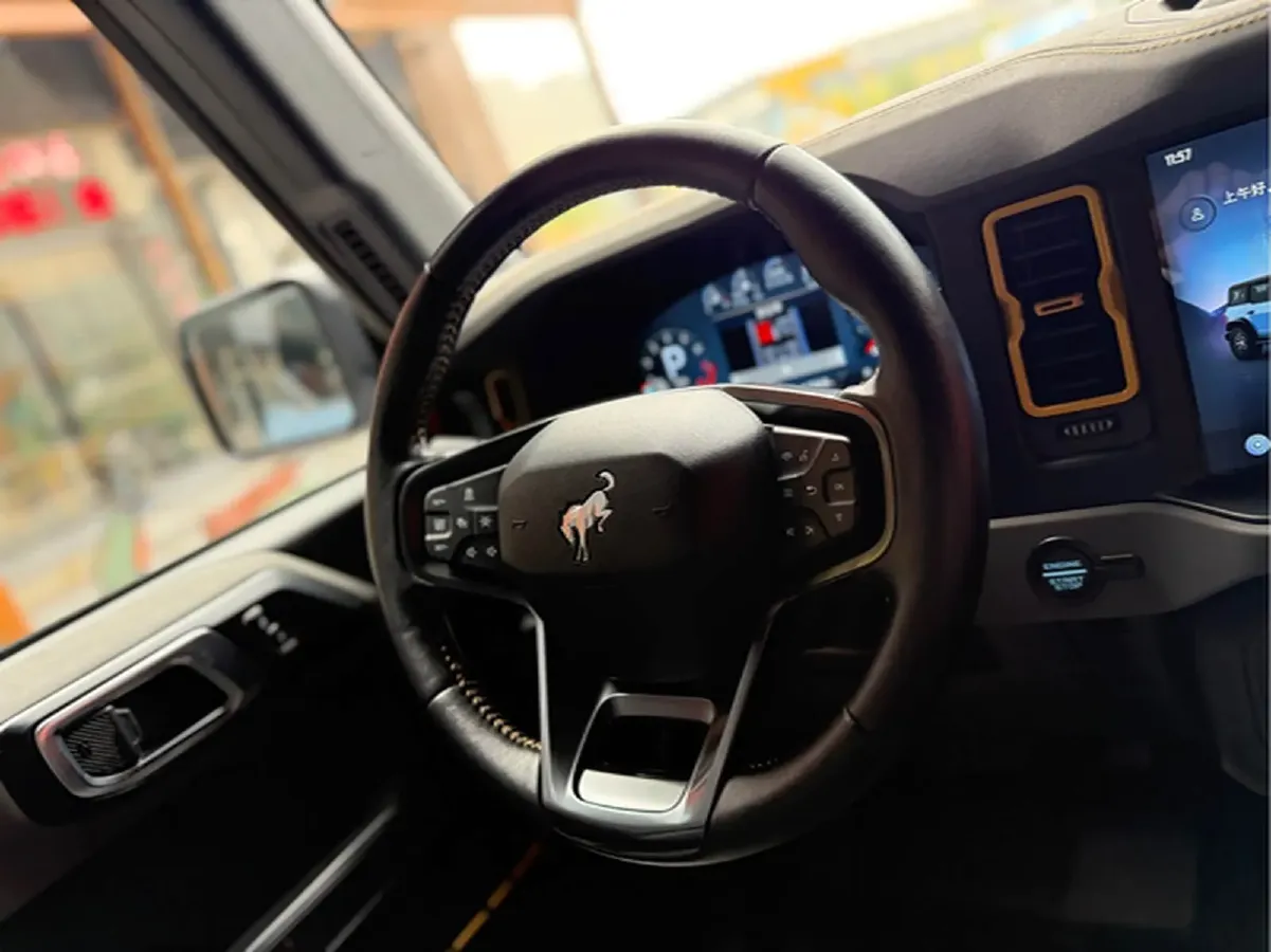 2024 Ford Bronco 2.3T 275HP L4 10AT,autocango,china used car exporter,china ev exporter,chinese used car exporter,chinese used ev exporter