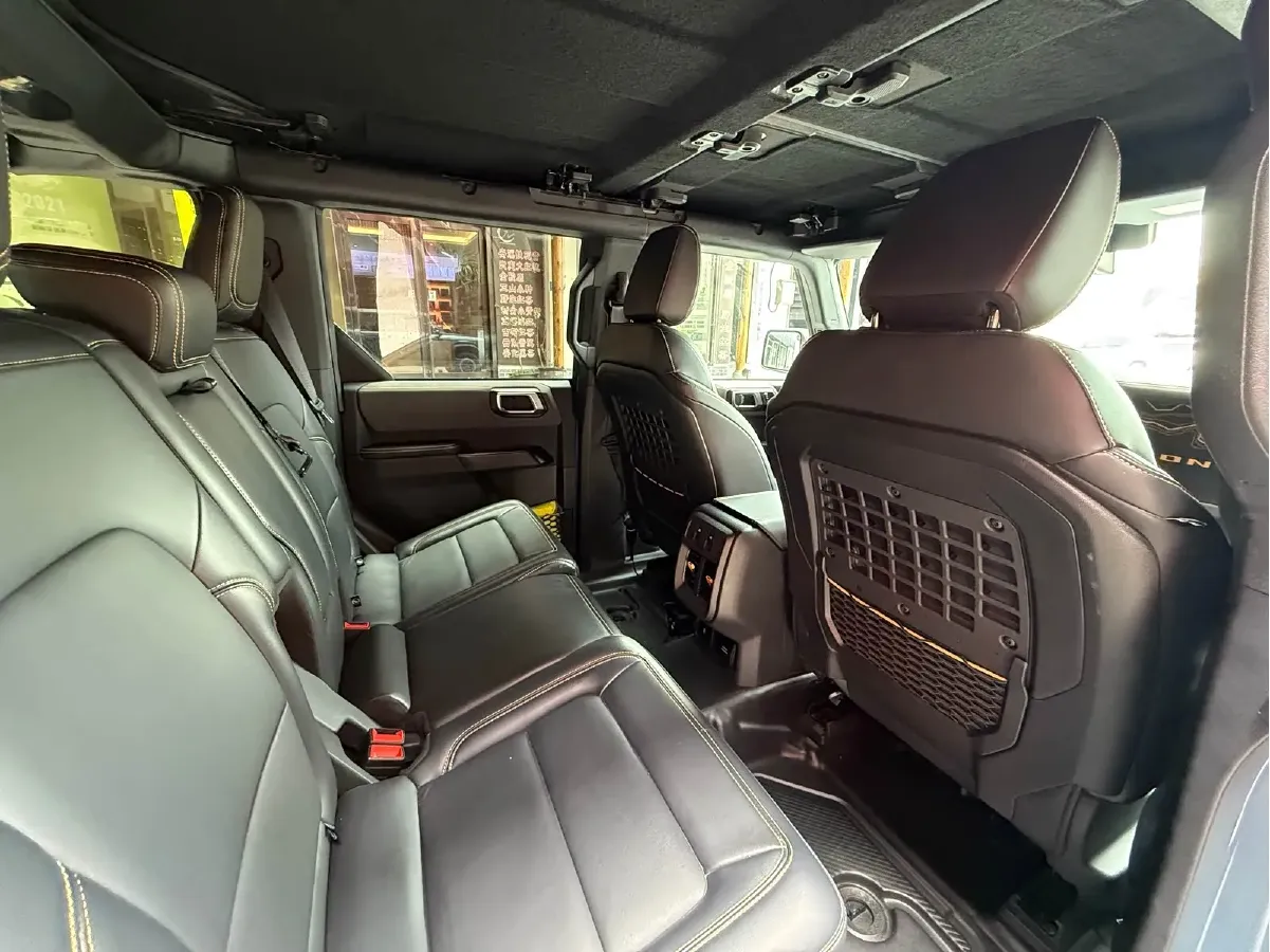 2024 Ford Bronco 2.3T 275HP L4 10AT,autocango,china used car exporter,china ev exporter,chinese used car exporter,chinese used ev exporter