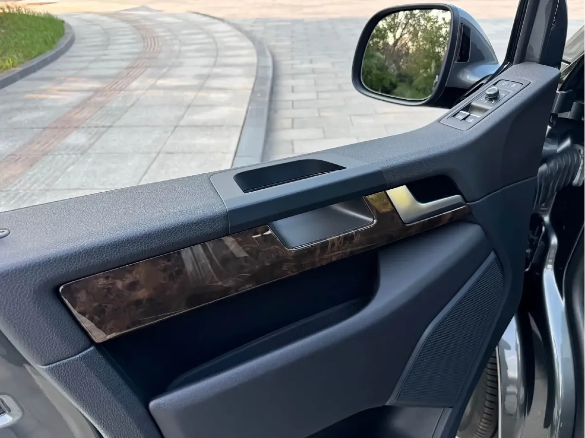 2018 Volkswagen Multivan 2.0T 204HP L4 7DCT,autocango,china used car exporter,china ev exporter,chinese used car exporter,chinese used ev exporter