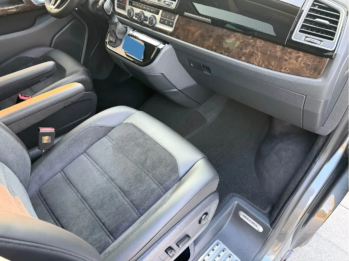 2018 Volkswagen Multivan 2.0T 204HP L4 7DCT,autocango,china used car exporter,china ev exporter,chinese used car exporter,chinese used ev exporter