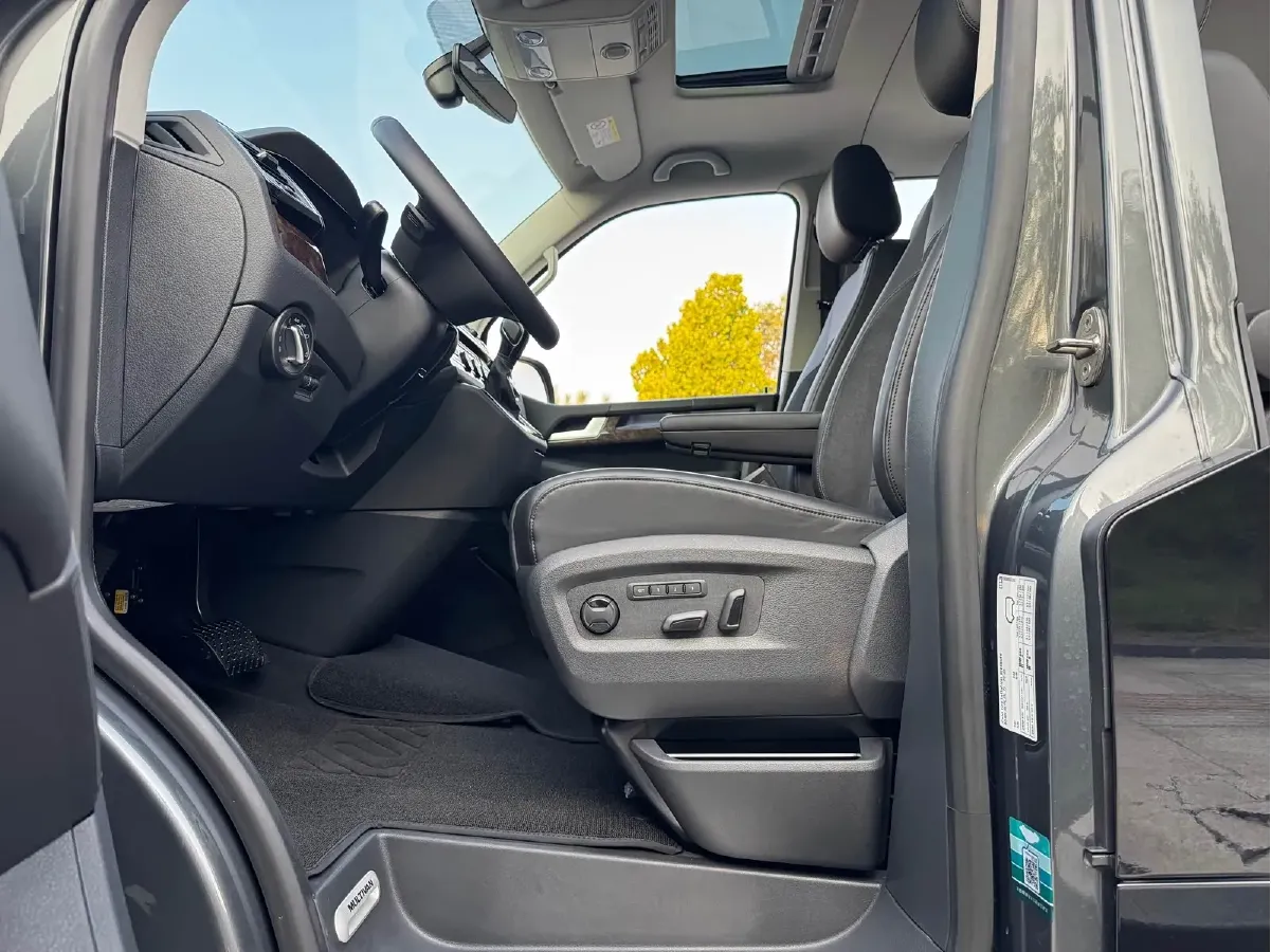 2018 Volkswagen Multivan 2.0T 204HP L4 7DCT,autocango,china used car exporter,china ev exporter,chinese used car exporter,chinese used ev exporter